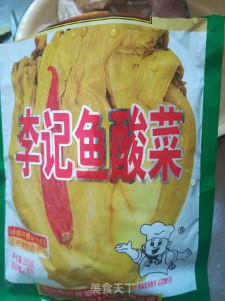 酸菜鲤鱼的做法步骤：2