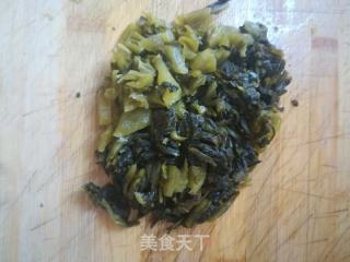 酸菜鲤鱼的做法步骤：4