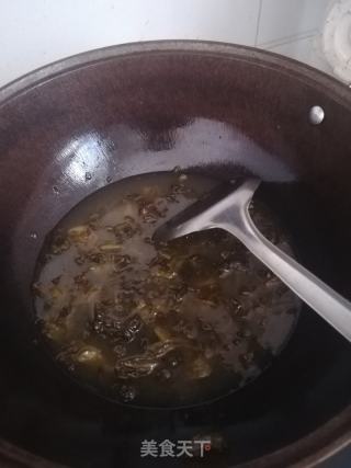 酸菜鲤鱼的做法步骤：6