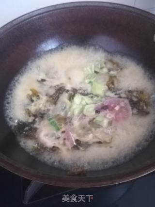 酸菜鲤鱼的做法步骤：8