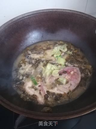 酸菜鲤鱼的做法步骤：9