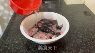 酸菜鳗鱼煲的做法步骤：1