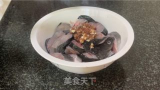 酸菜鳗鱼煲的做法步骤：7