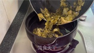 酸菜鳗鱼煲的做法步骤：11