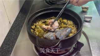 酸菜鳗鱼煲的做法步骤：12