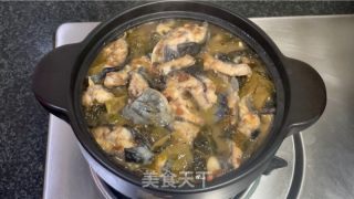 酸菜鳗鱼煲的做法步骤：15