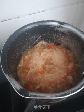 银耳构杞汤的做法步骤：3