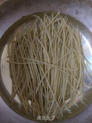 自制家庭版酸辣粉的做法步骤：2
