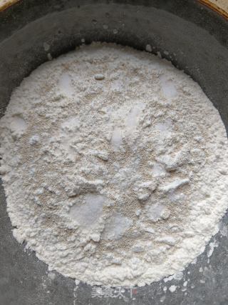 葱油饼的做法步骤：1