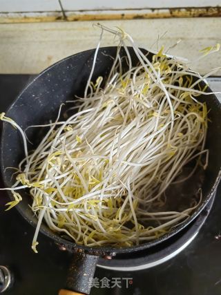 洋葱拌豆芽儿的做法步骤：3