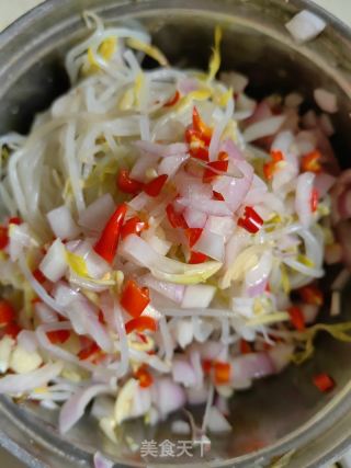 洋葱拌豆芽儿的做法步骤：7