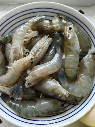 大头虾炒毛豆子的做法步骤：1