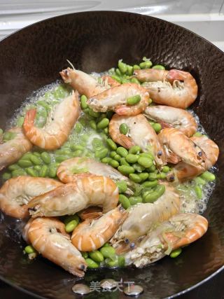 大头虾炒毛豆子的做法步骤：4