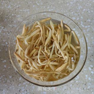 黄花菜蒸滑肉的做法步骤：3