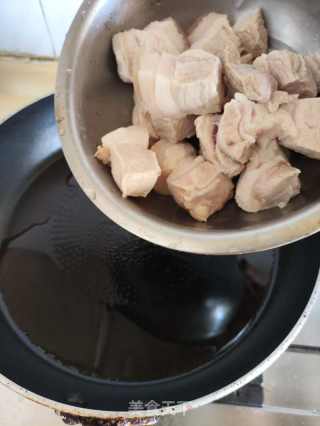 板栗焖五花肉的做法步骤：4