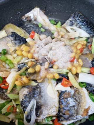 普宁豆酱烧青花鱼的做法步骤：6