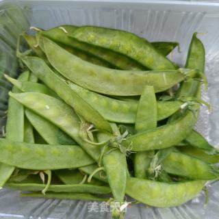 荷兰豆炒章鱼腿的做法步骤：1