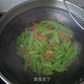 荷兰豆炒章鱼腿的做法步骤：9