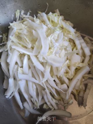 白菜肉片汤的做法步骤：1