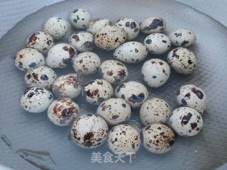 红烧肉鹌鹑蛋的做法步骤：2