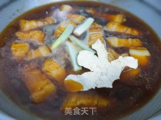 红烧肉鹌鹑蛋的做法步骤：9