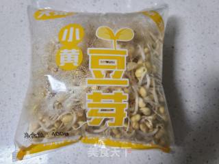 小黄豆芽炒洋葱的做法步骤：1
