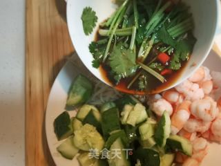 虾仁黄瓜金针菇的做法步骤：12