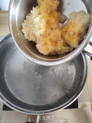 银耳雪梨红枣枸杞糖水的做法步骤：2