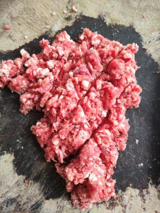 蒸黑椒牛肉丸的做法步骤：1
