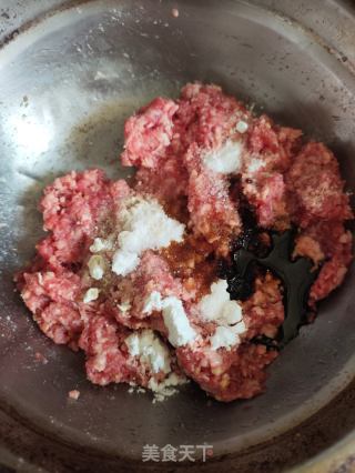 蒸黑椒牛肉丸的做法步骤：2