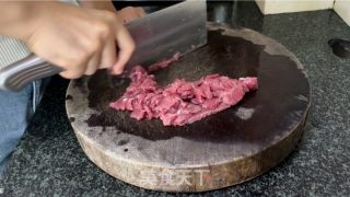 榨菜牛肉蒸米粉的做法步骤：2