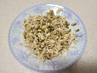 彩椒洋葱炒绿豆芽的做法步骤：4