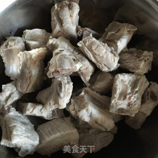 糖醋排骨的做法步骤：1
