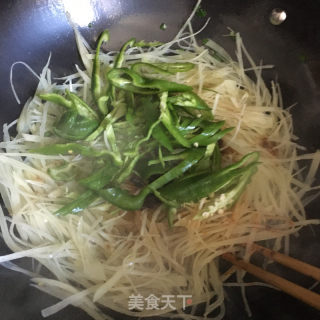 青椒炒土豆丝的做法步骤：7