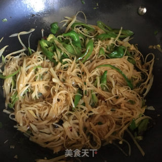 青椒炒土豆丝的做法步骤：8