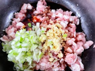 扇贝鲜肉菠菜盒子的做法步骤：5