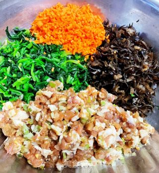 扇贝鲜肉菠菜盒子的做法步骤：7