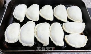 扇贝鲜肉菠菜盒子的做法步骤：12