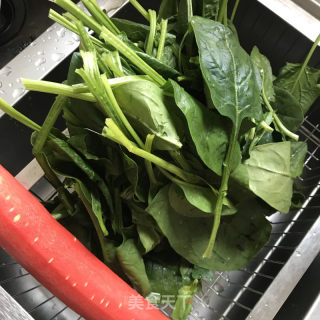 菠菜红萝卜菜团的做法步骤：1