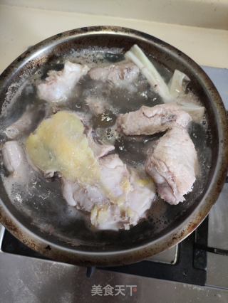 春菜骨头汤的做法步骤：1
