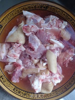 拌猪蹄的做法步骤：1