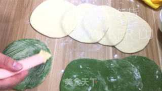 抹茶牛角包，抹茶的微苦与面粉的香气交织，令人陶醉。的做法步骤：18