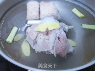 猪骨烩酸菜的做法步骤：4
