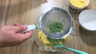抹茶奶酥排包，口感蓬松柔软，奶酥馅奶香浓郁。的做法步骤：12
