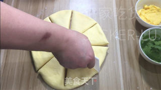 抹茶奶酥排包，口感蓬松柔软，奶酥馅奶香浓郁。的做法步骤：15