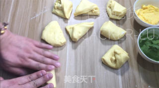 抹茶奶酥排包，口感蓬松柔软，奶酥馅奶香浓郁。的做法步骤：16