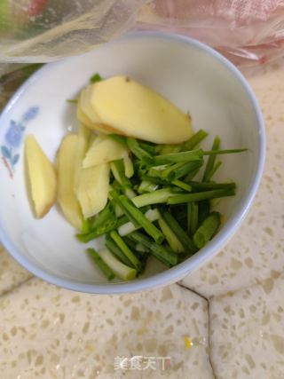 酸辣黄辣丁的做法步骤：2