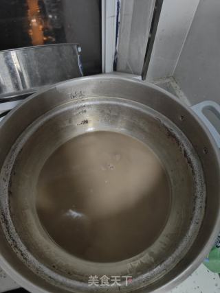 家常炝拌菜-芹菜花生米的做法步骤：2