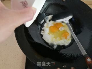 金银蛋炒饭的做法步骤：2