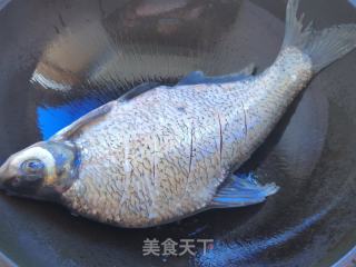 红烧鳊鱼的做法步骤：2